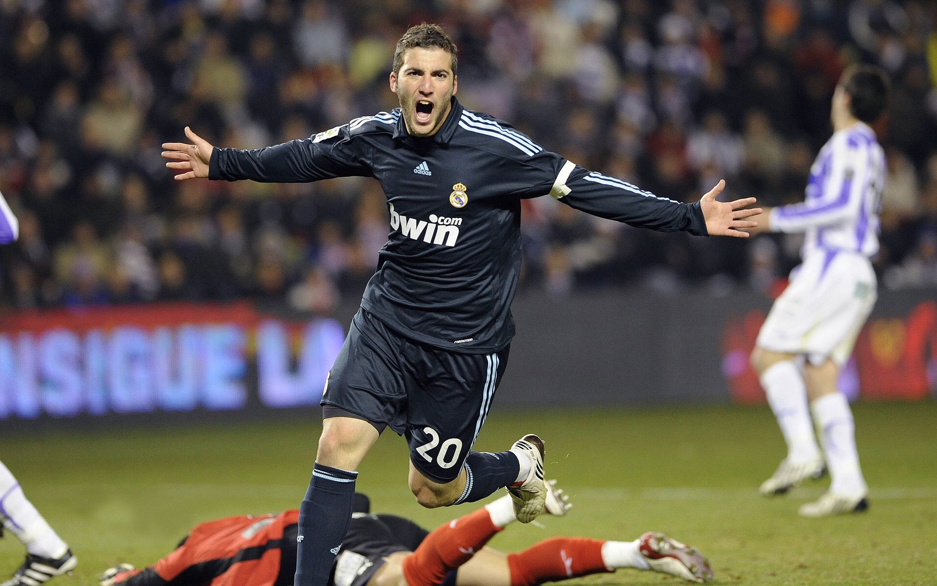 mk体育官网入口-足球解说缺乏专业化人才储备，足球解说员需要什么条件