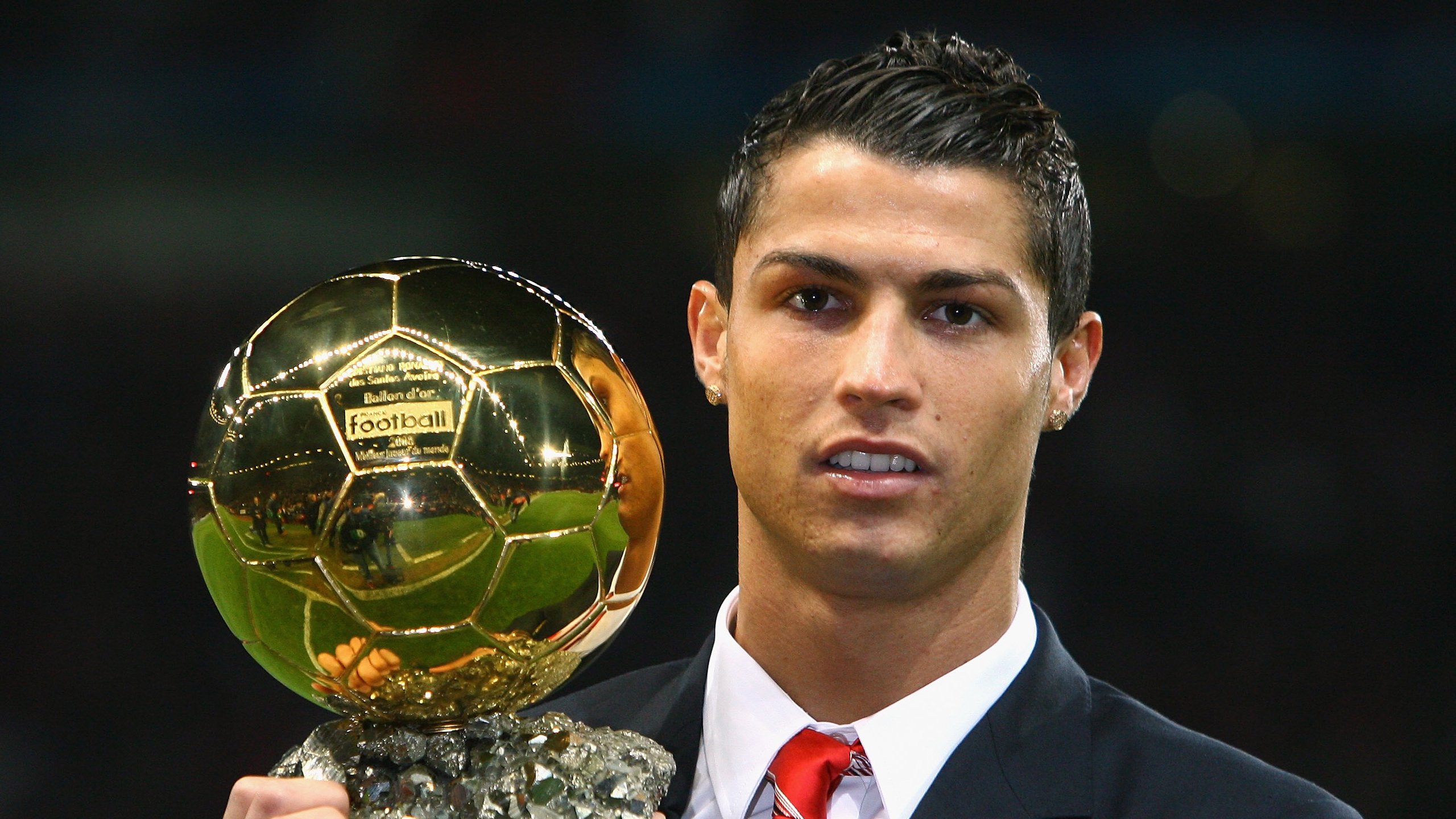 唐纳德·高尔通过精准的反击与突破，一次次撕裂对方防线